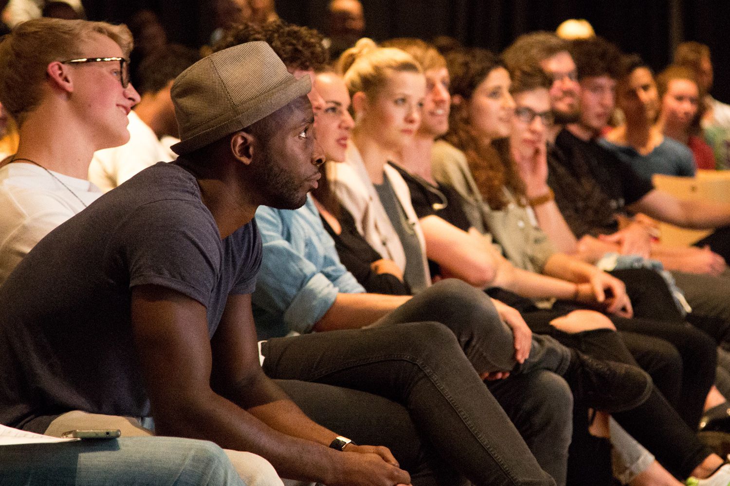 Publikum in der kultBOX